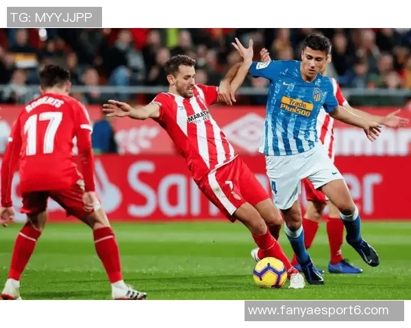 西甲球员开场静止抗议引发热议赛事转播俯瞰球场长达20秒