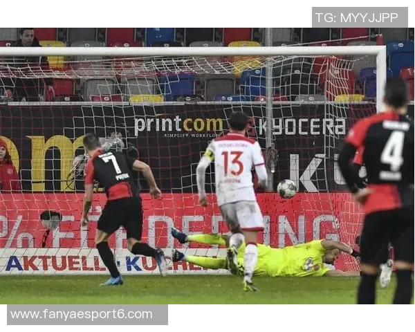 法兰克福官方宣布签约18岁日本前锋神代庆人助力球队未来发展