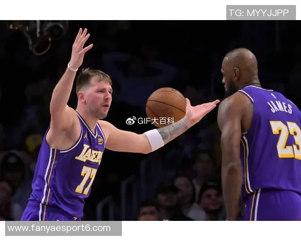 湖人首节失利半场落后绿军三分火力全开里夫斯状态低迷